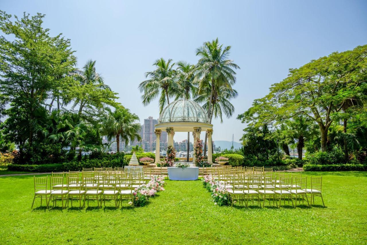 홍콩 골드 코스트 호텔 외부 사진 The lawn at the Hong Kong Club