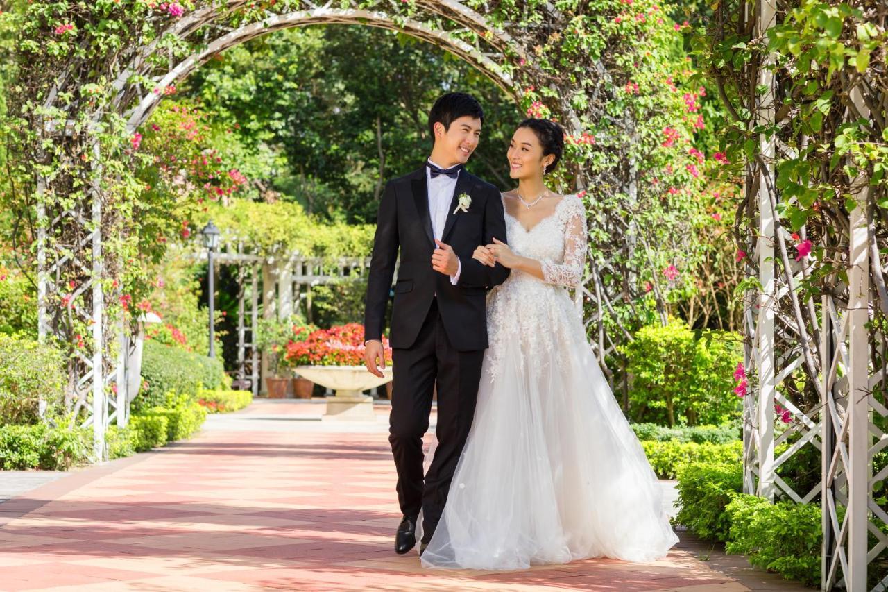 홍콩 골드 코스트 호텔 외부 사진 Wedding in the Rose Garden